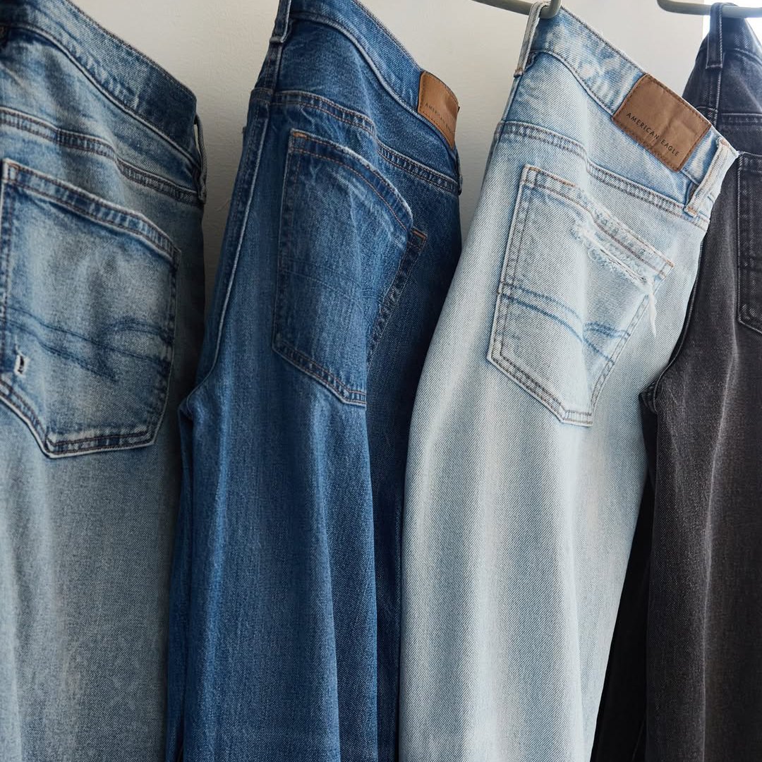 snapins-ai_3610777262871567514 American Eagle blue jeans